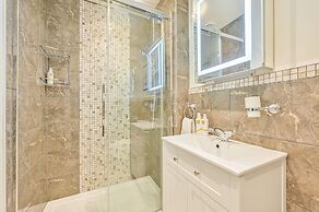 Muntham Holiday Apartments & Town House