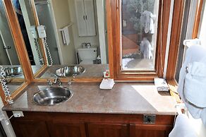 Tennis Townhome 2 Bed 2.5 Bath