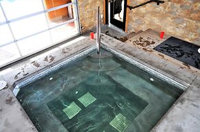 Tennis Townhome 2 Bed 2.5 Bath