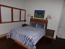 Tennis Townhome 2 Bed 2.5 Bath