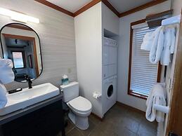Tennis Townhome 2 Bed 2.5 Bath