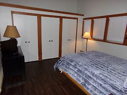 Tennis Townhome 2 Bed 2.5 Bath