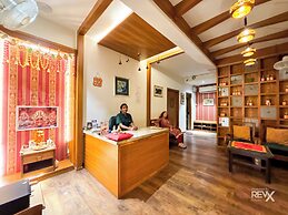 Hotel Green View - Behind Pramarth Niketan