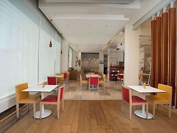 ibis Kochi City Centre Hotel