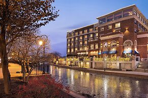 Hotel Indigo Naperville Riverwalk by IHG