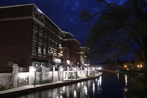 Hotel Indigo Naperville Riverwalk by IHG
