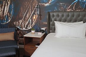 Hotel Indigo Naperville Riverwalk by IHG