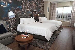 Hotel Indigo Naperville Riverwalk by IHG