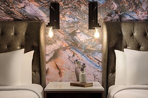 Hotel Indigo Naperville Riverwalk by IHG