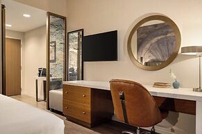 Hotel Indigo Naperville Riverwalk by IHG