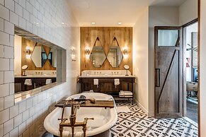 Thompson Nashville, by Hyatt