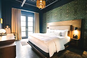 The Frances Modern Inn