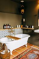 The Frances Modern Inn