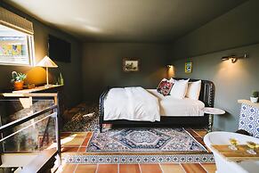 The Frances Modern Inn