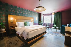 The Frances Modern Inn