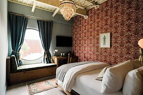 The Frances Modern Inn