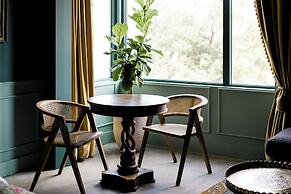 The Frances Modern Inn