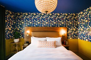 The Frances Modern Inn