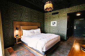 The Frances Modern Inn