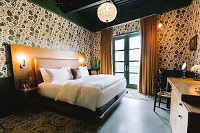 The Frances Modern Inn