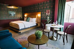 The Frances Modern Inn