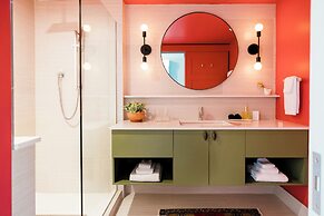 The Frances Modern Inn