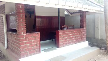 Sarathchandra Tourist Guest House