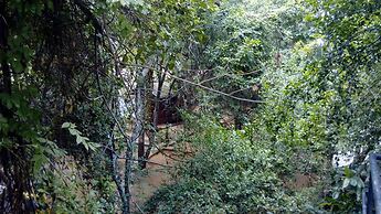 Sarathchandra Tourist Guest House