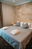 Vintage Hotel on French Boulevard
