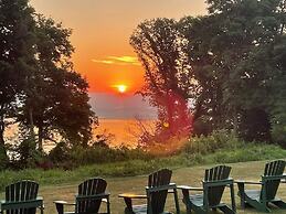 Four Mounds Inn