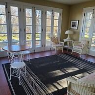Four Mounds Inn