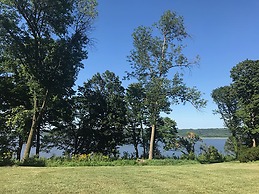 Four Mounds Inn