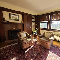 Four Mounds Inn