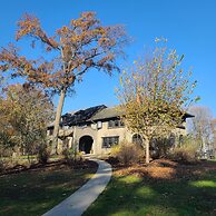 Four Mounds Inn