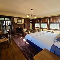 Four Mounds Inn