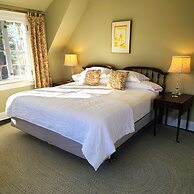 Four Mounds Inn