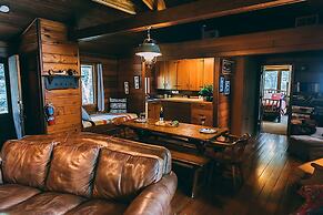Four Mounds Inn