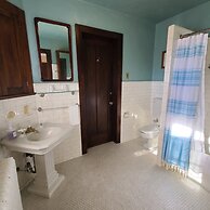 Four Mounds Inn
