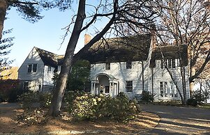 Four Mounds Inn