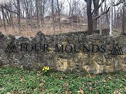 Four Mounds Inn