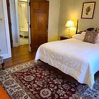 Four Mounds Inn