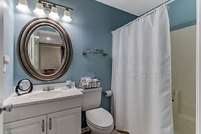 Coral Sands 102 2 Br condo by RedAwning