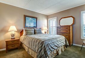 Oceanfront Condo, Private Walkway to the Beach by RedAwning