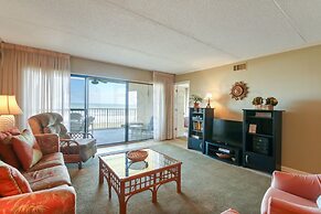 Oceanfront Condo, Private Walkway to the Beach by RedAwning