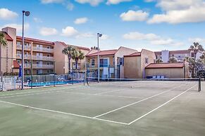 Oceanfront Condo, Private Walkway to the Beach by RedAwning