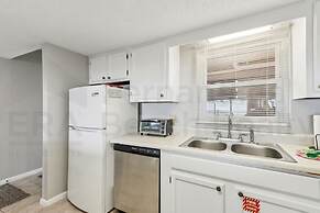 Ocean View Condo, Easy Acces to the Pool and Private Walkway to the Be