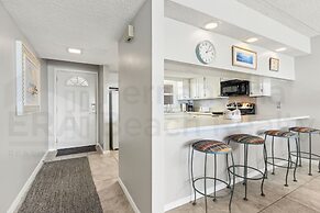 Ocean View Condo, Easy Acces to the Pool and Private Walkway to the Be