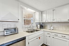 Ocean View Condo, Easy Acces to the Pool and Private Walkway to the Be