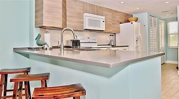 Hamilton 206 2 Br condo by RedAwning