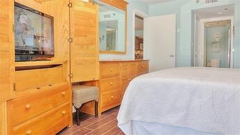 Hamilton 206 2 Br condo by RedAwning